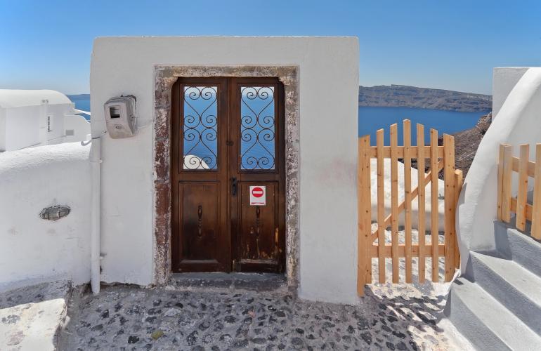 Santorini door to the sea